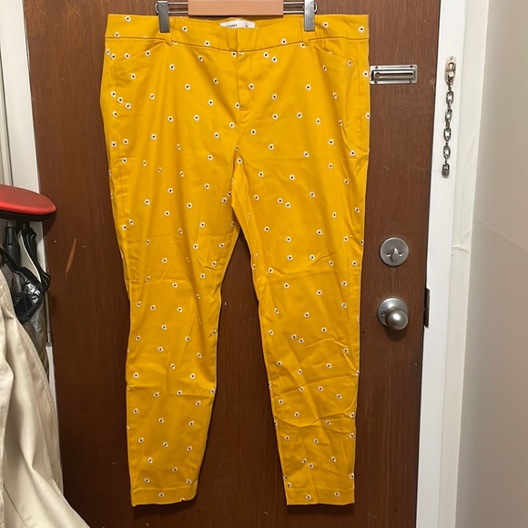 NWOT Old Navy Embroidered Pixie Pants - Picture 1 of 6